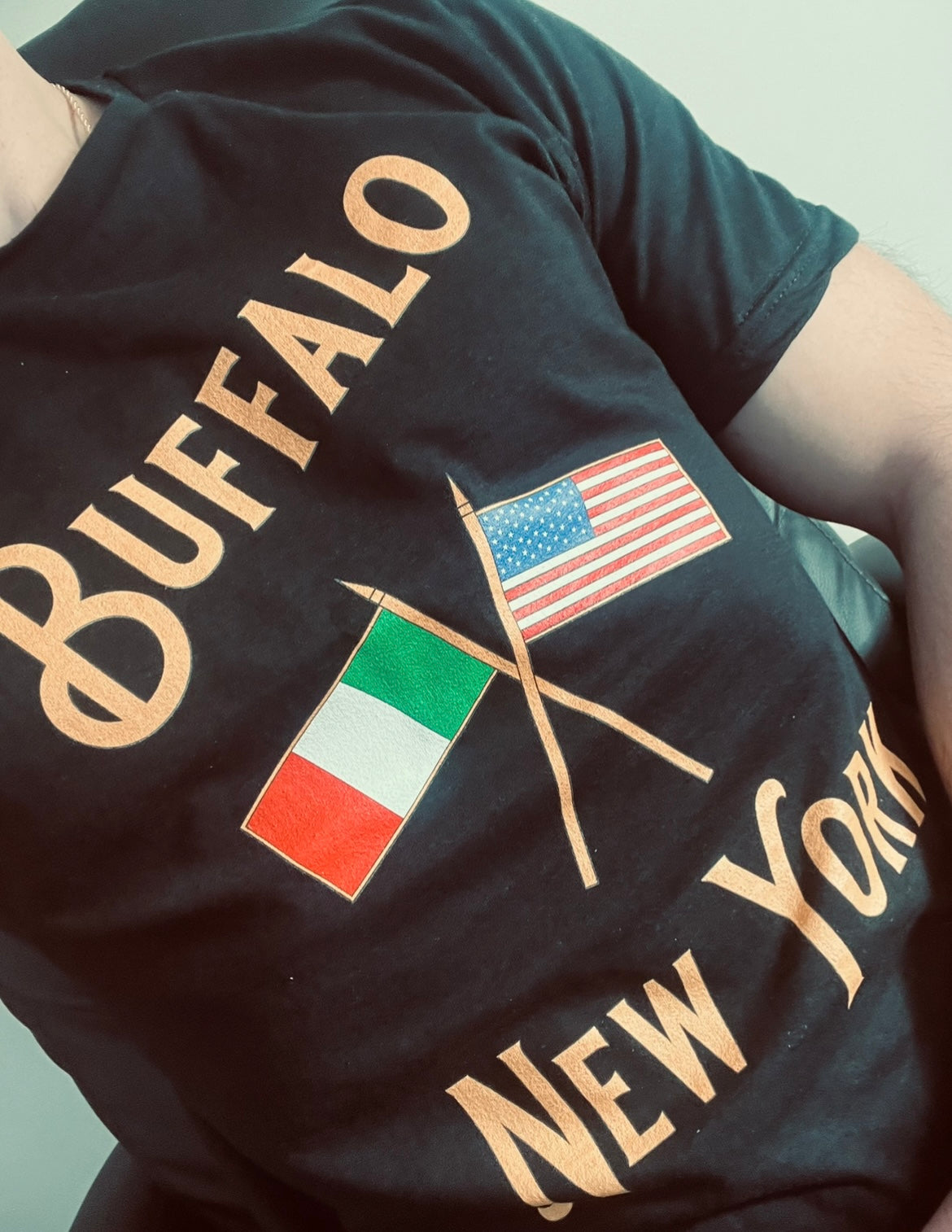 Buffalo NY tshirt with Italy and US flags crossed